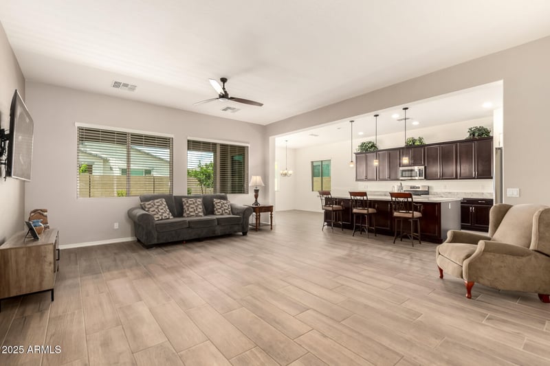 9452 Parkside Ln, Peoria, AZ 85383