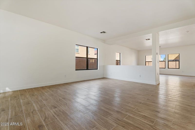 9456 Jamestown Rd, Phoenix, AZ 85037