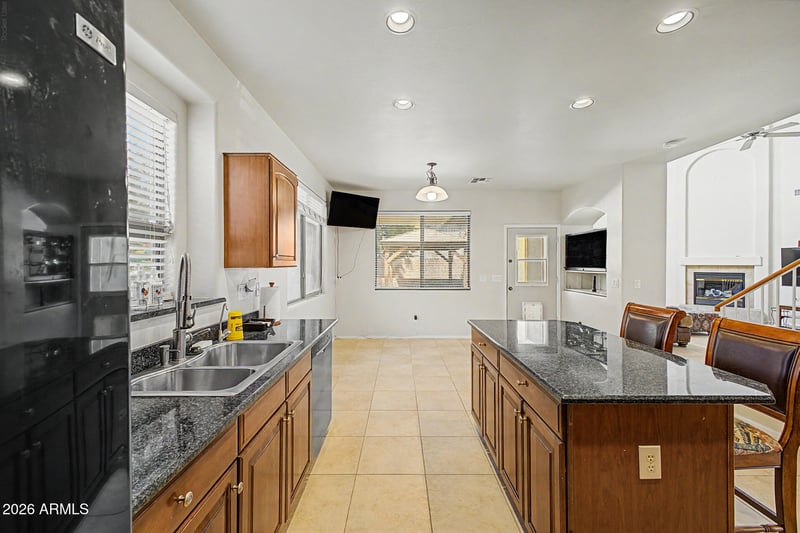 946 W Gascon Rd, San Tan Valley, AZ 85143