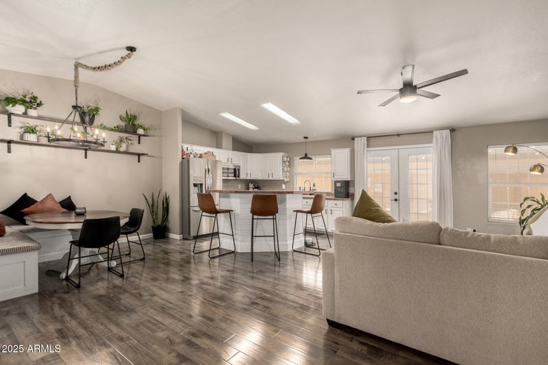 9460 Escondido Ave, Mesa, AZ 85208