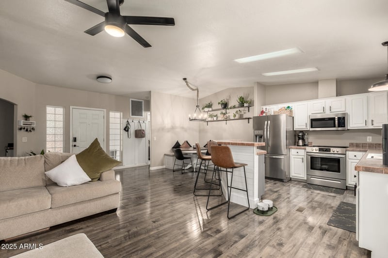 9460 Escondido Ave, Mesa, AZ 85208