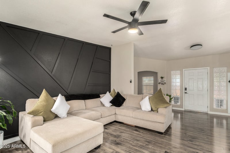 9460 Escondido Ave, Mesa, AZ 85208