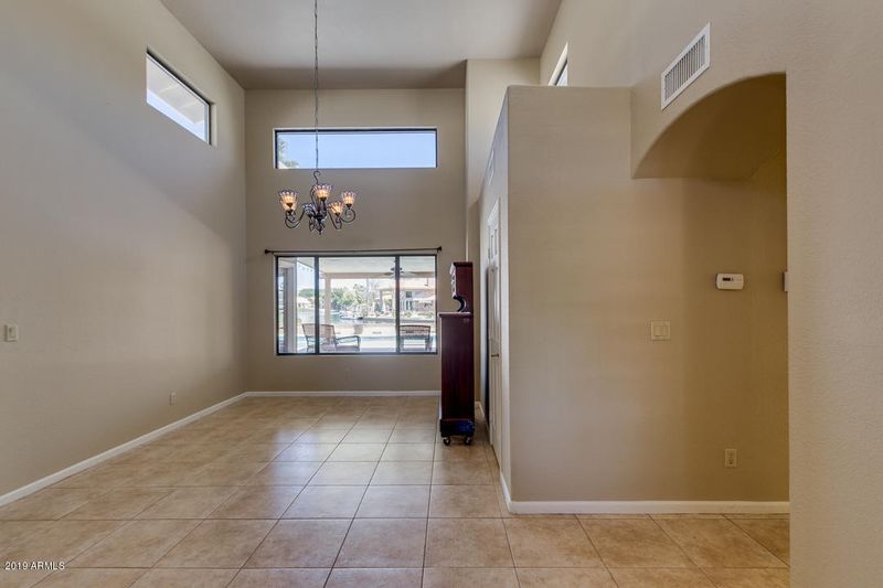 947 S Lagoon Dr, Gilbert, AZ 85233