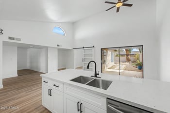 9471 E Laurel Ln, Scottsdale, AZ 85260
