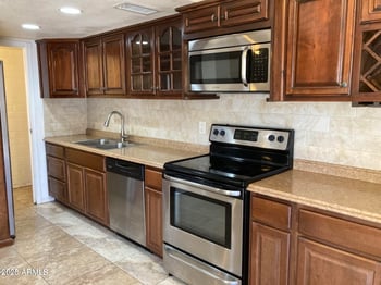948 Alma School Rd #102, Mesa, AZ 85210