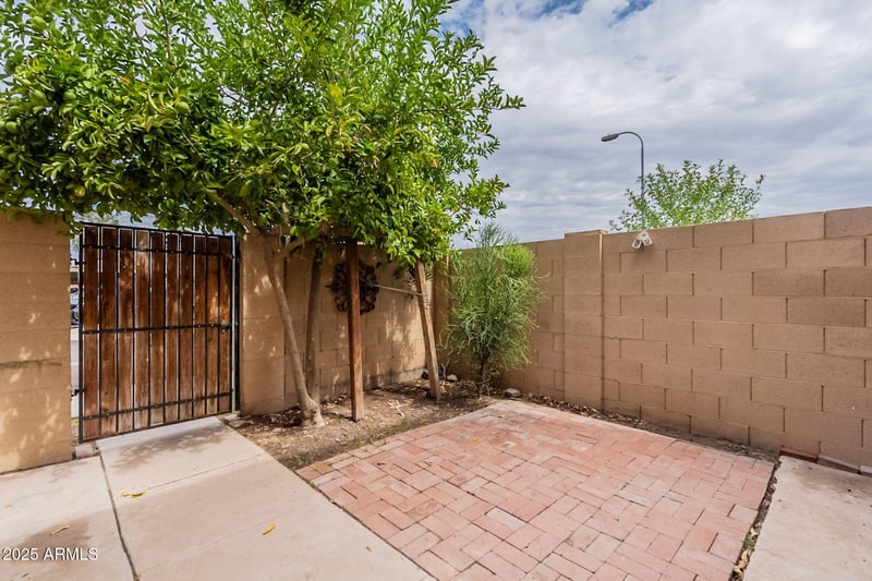 948 Alma School Rd #52, Mesa, AZ 85210