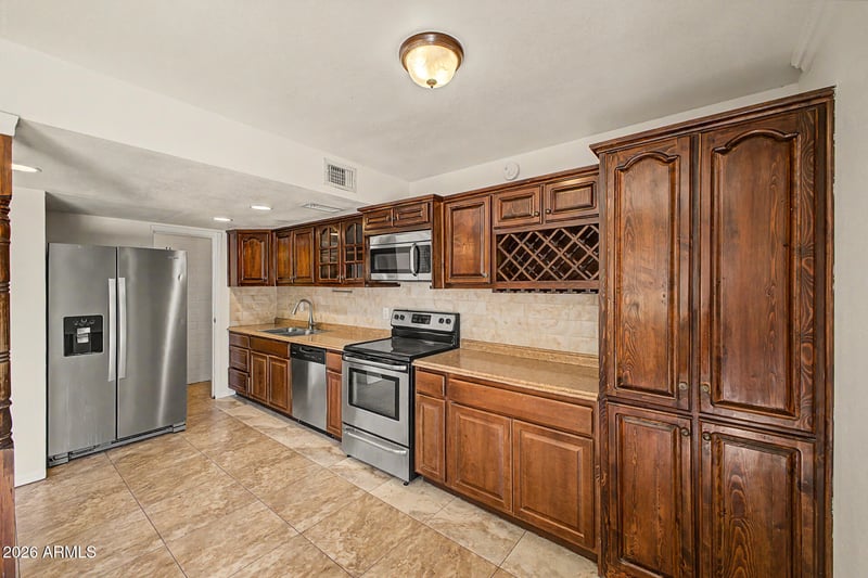 948 Alma School Rd #102, Mesa, AZ 85210