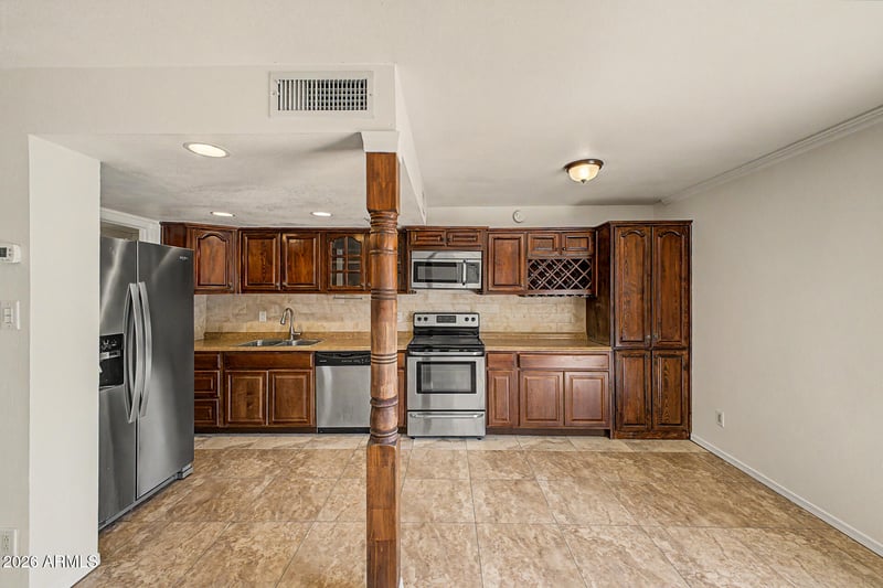 948 Alma School Rd #102, Mesa, AZ 85210