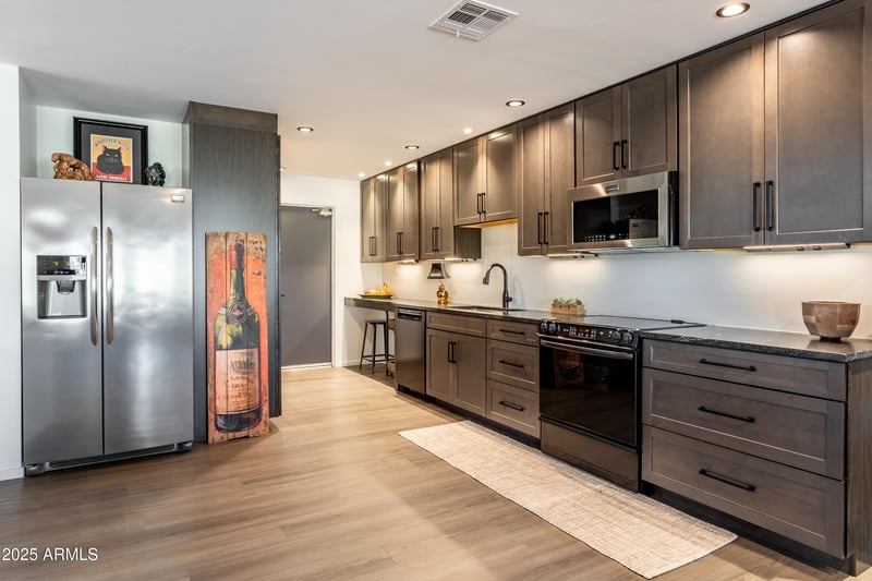 949 79th Way, Mesa, AZ 85208