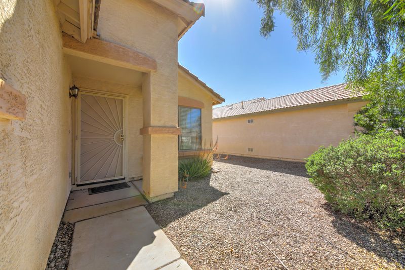 949 E Nardini St, San Tan Valley, AZ 85140