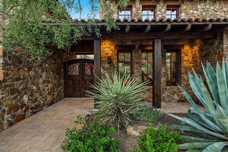 9499 E Cintarosa Ps, Scottsdale, AZ 85262