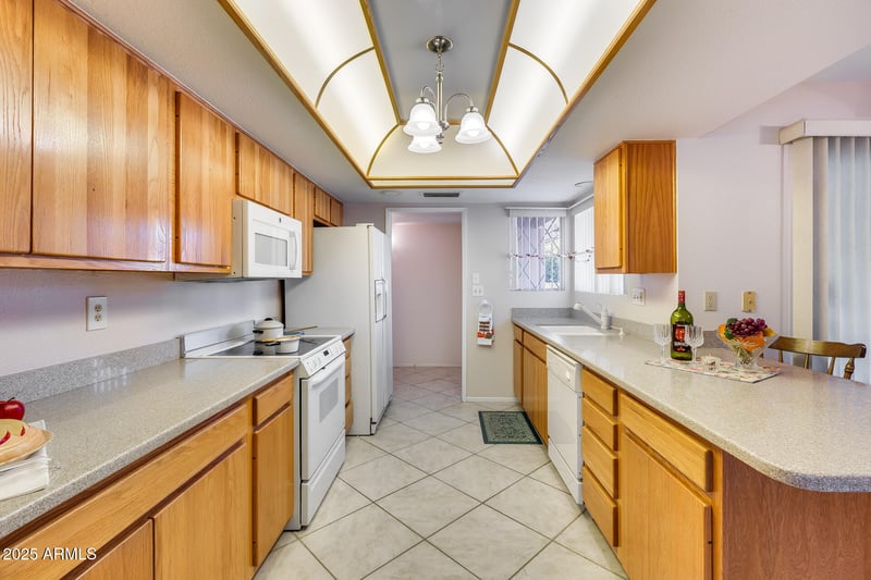 9501 Oak Ridge Dr, Sun City, AZ 85351