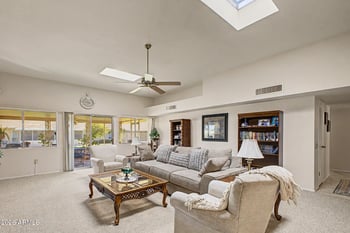9501 W Oak Ridge Dr, Sun City, AZ 85351