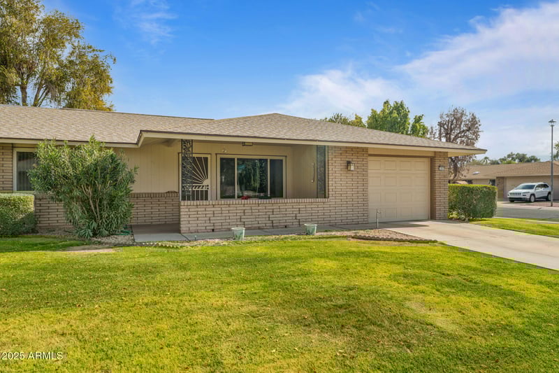 9502 Shasta Dr, Sun City, AZ 85351