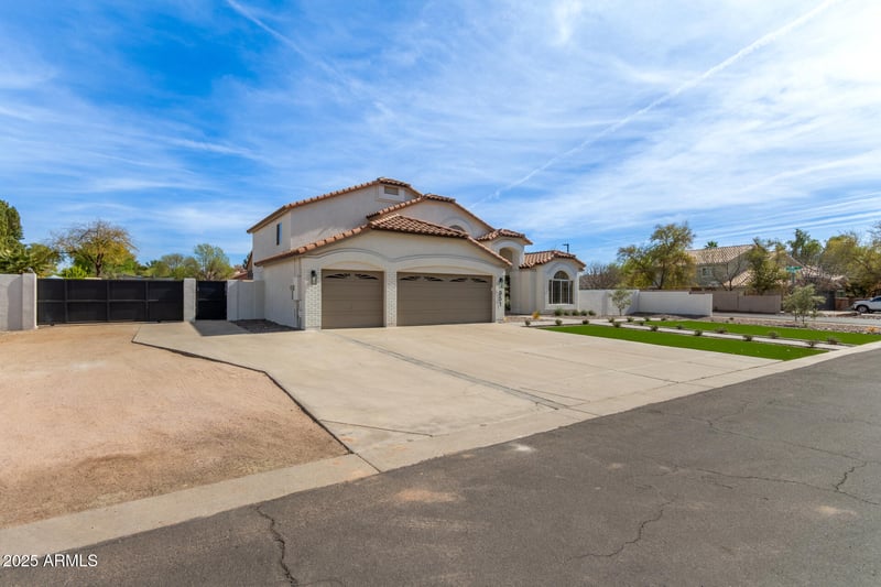 951 N Poinciana Rd, Gilbert, AZ 85234