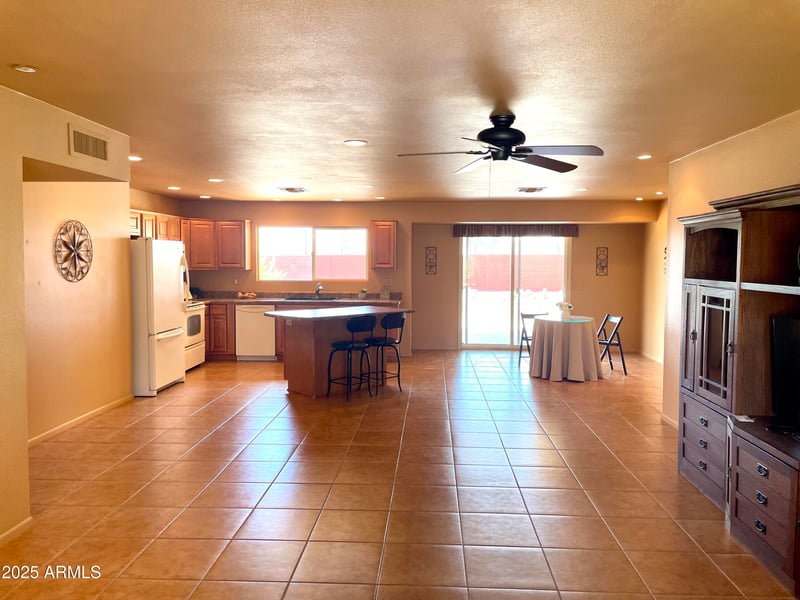 9513 Cottonwood Dr, Sun City, AZ 85373