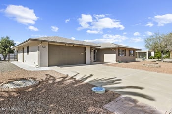 9518 Oakstone Dr, Sun City, AZ 85351