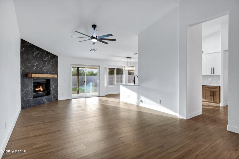 952 Canal Dr, Gilbert, AZ 85296