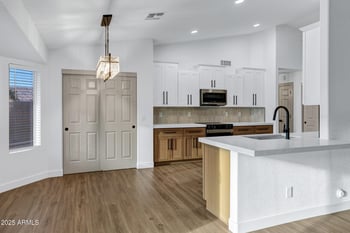 952 Canal Dr, Gilbert, AZ 85296