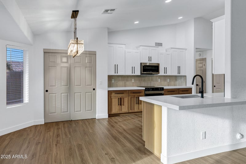 952 Canal Dr, Gilbert, AZ 85296