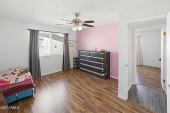 9521 43rd Dr, Glendale, AZ 85302