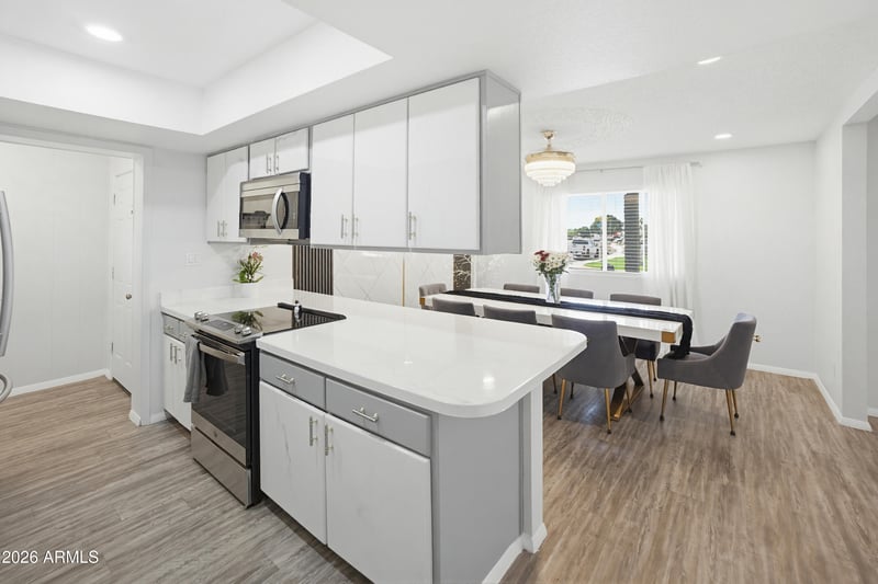 9521 43rd Dr, Glendale, AZ 85302