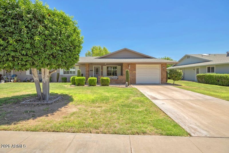 9521 W Oak Ridge Dr, Sun City, AZ 85351