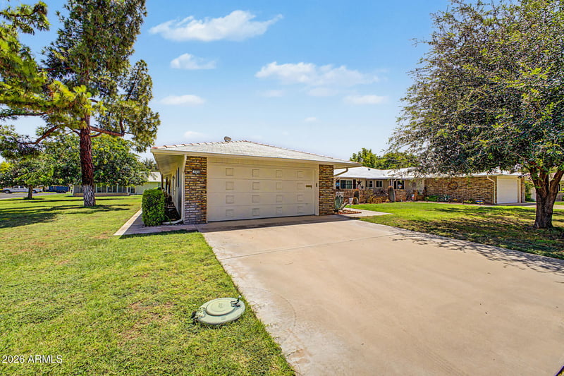 9525 W Shasta Dr, Sun City, AZ 85351