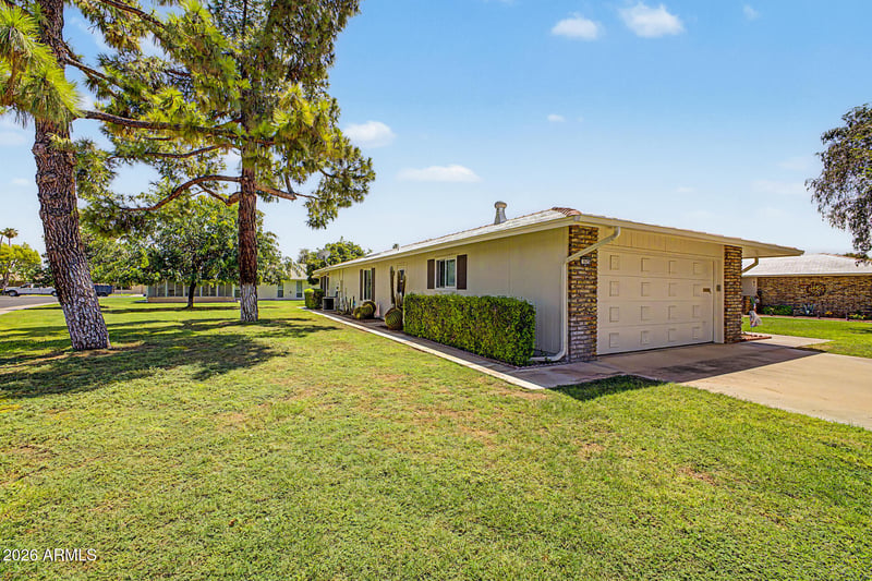 9525 W Shasta Dr, Sun City, AZ 85351