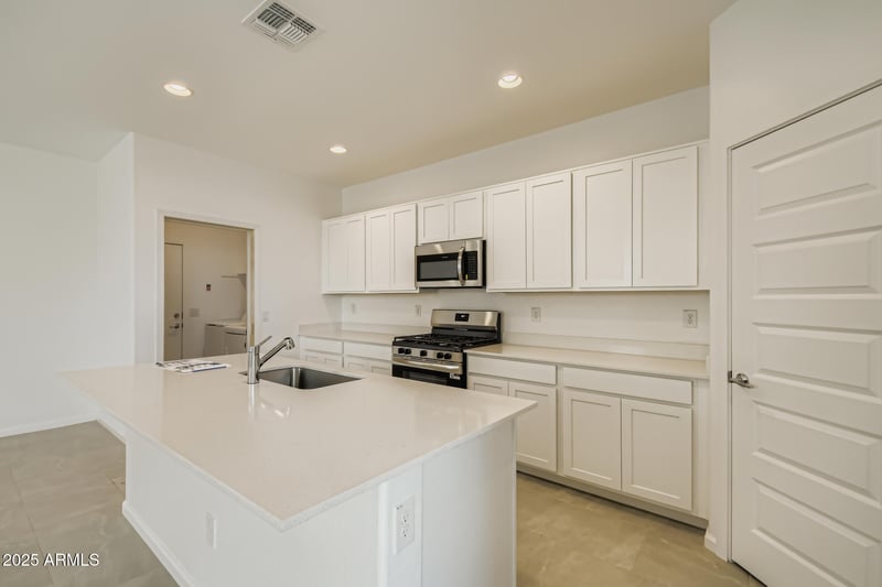 9526 Catalina Dr, Phoenix, AZ 85037