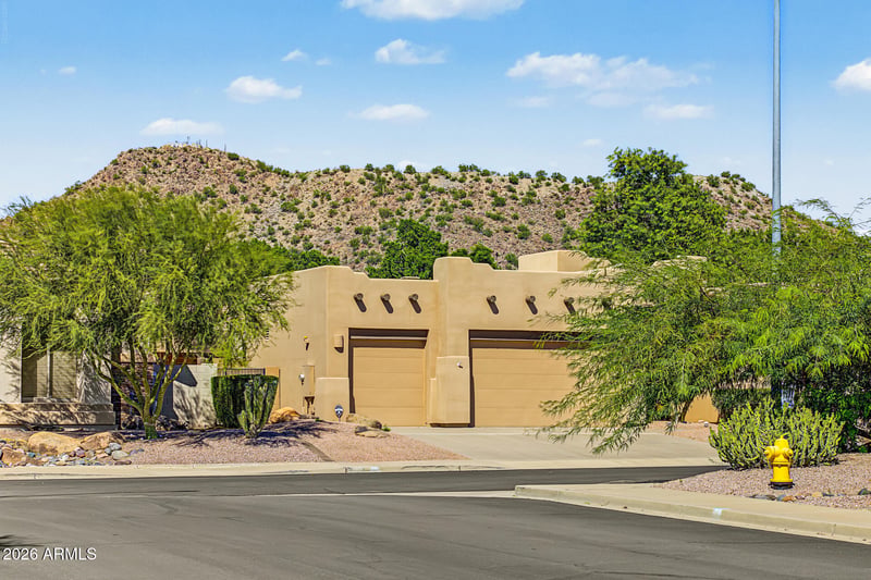9526 E Greenway St, Mesa, AZ 85207