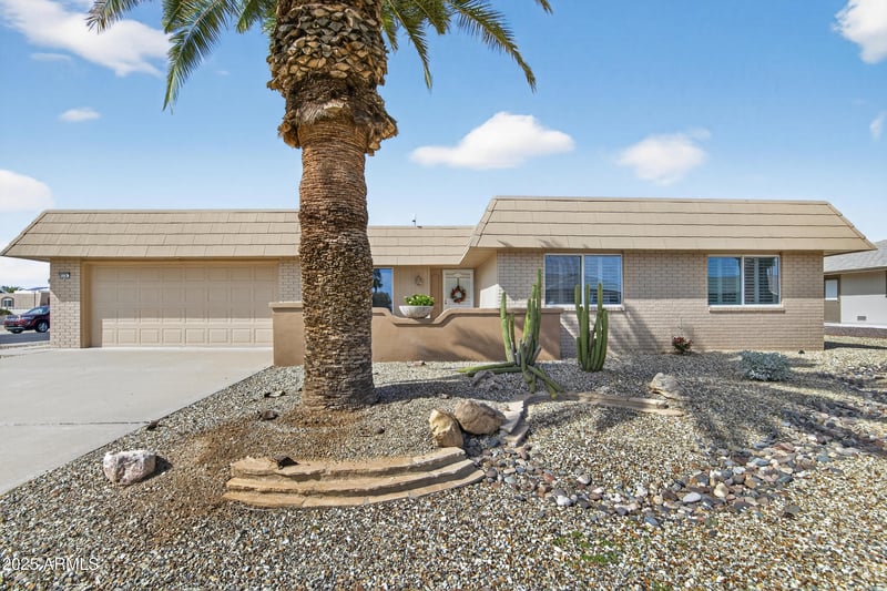 9526 Oakstone Dr, Sun City, AZ 85351
