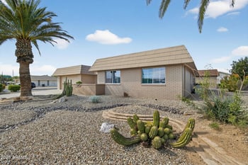 9526 Oakstone Dr, Sun City, AZ 85351