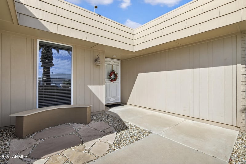 9526 Oakstone Dr, Sun City, AZ 85351