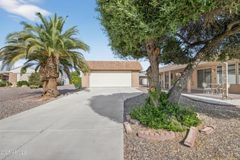 9526 Oakstone Dr, Sun City, AZ 85351