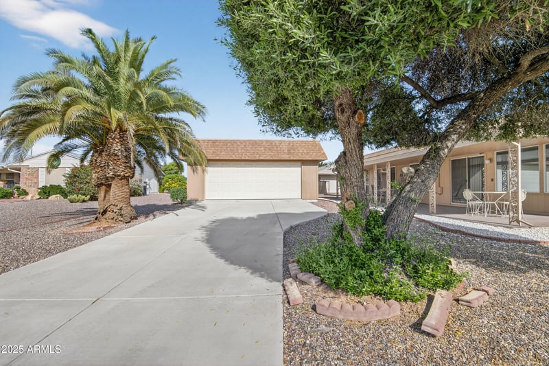 9526 Oakstone Dr, Sun City, AZ 85351