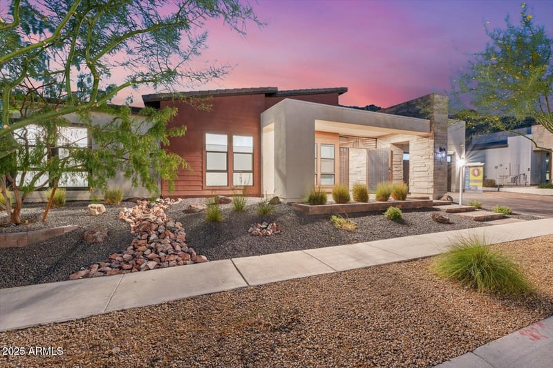 9527 13th Way, Phoenix, AZ 85042
