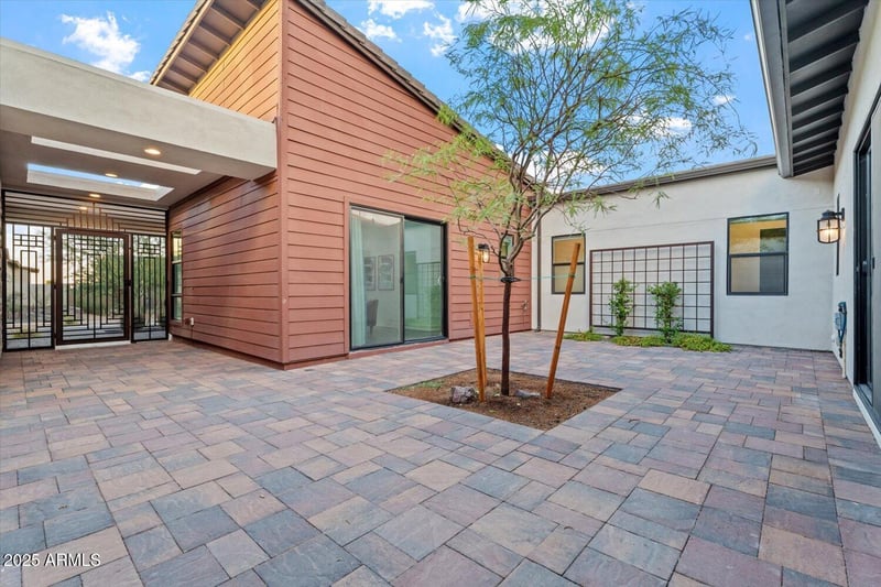 9527 13th Way, Phoenix, AZ 85042