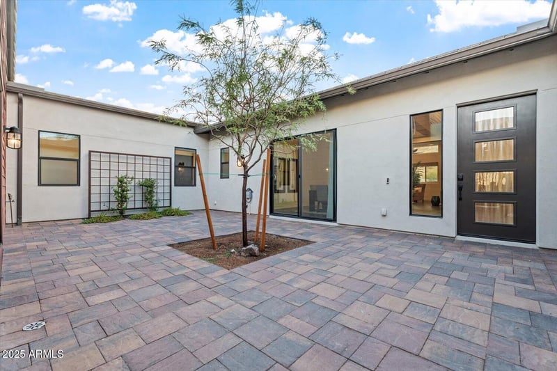 9527 13th Way, Phoenix, AZ 85042