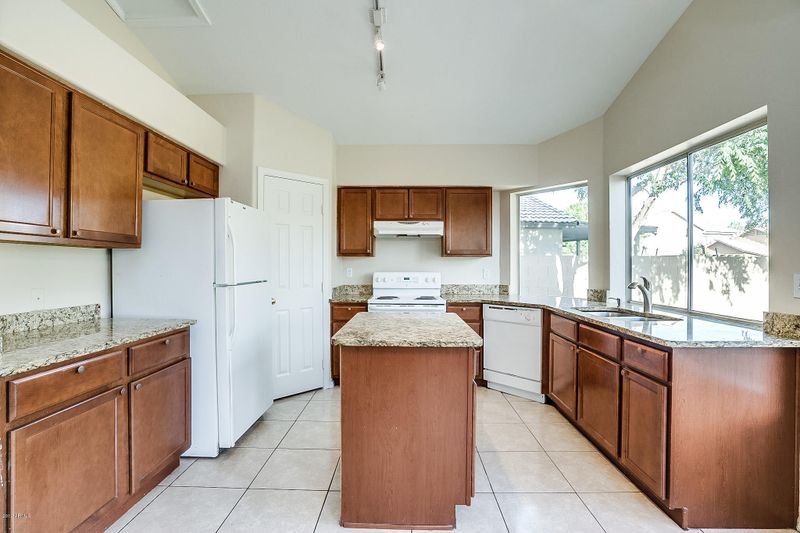 954 E Whitten St, Chandler, AZ 85225