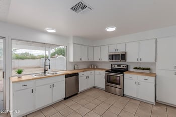 9540 66th Dr, Glendale, AZ 85302