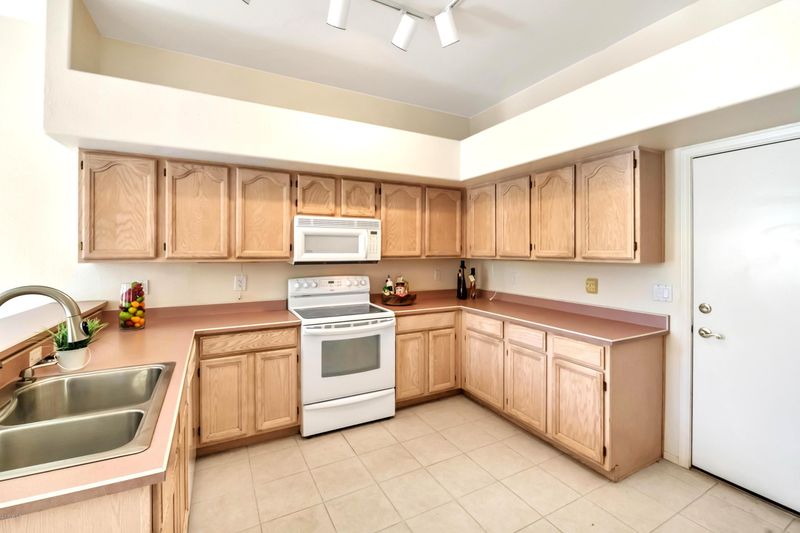 955 E Mcnair Dr, Tempe, AZ 85283