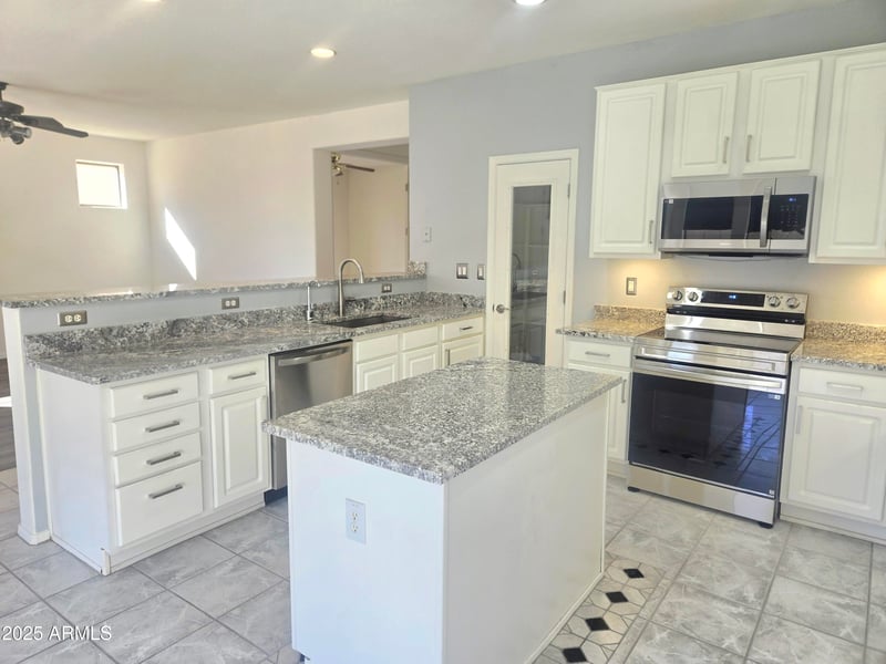955 Laurel Ave, Gilbert, AZ 85233