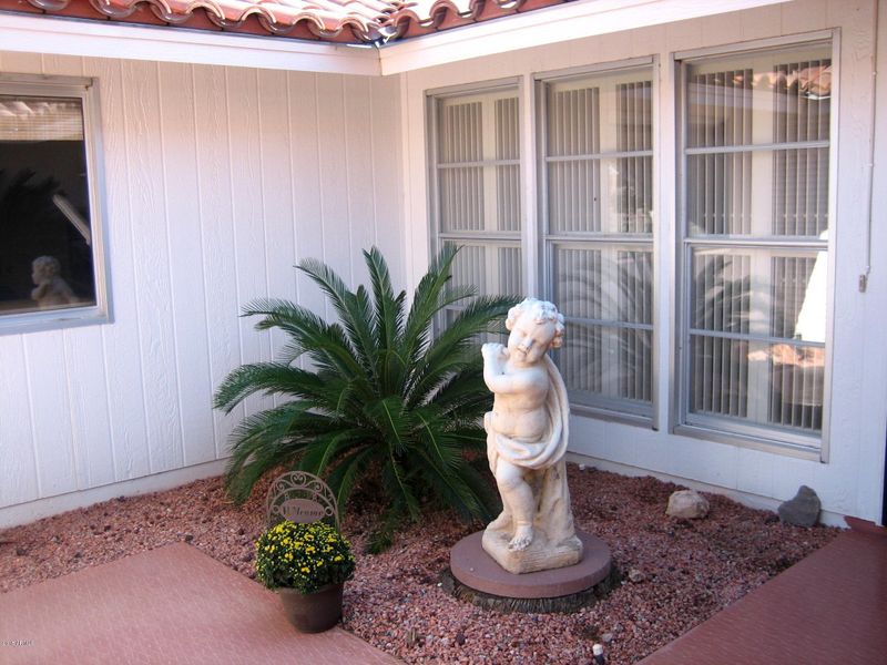 9551 W Country Club Dr, Sun City, AZ 85373