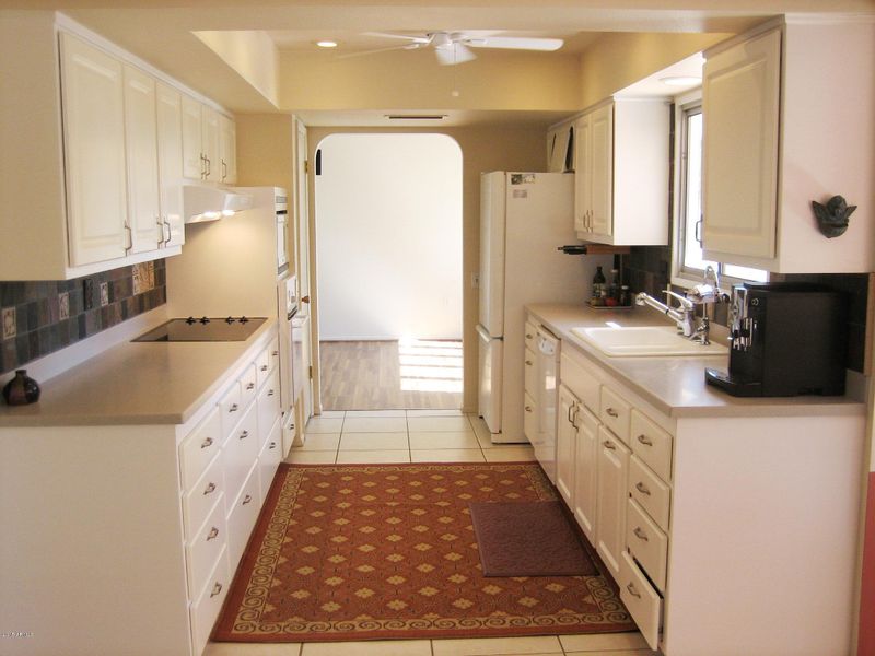 9551 W Country Club Dr, Sun City, AZ 85373