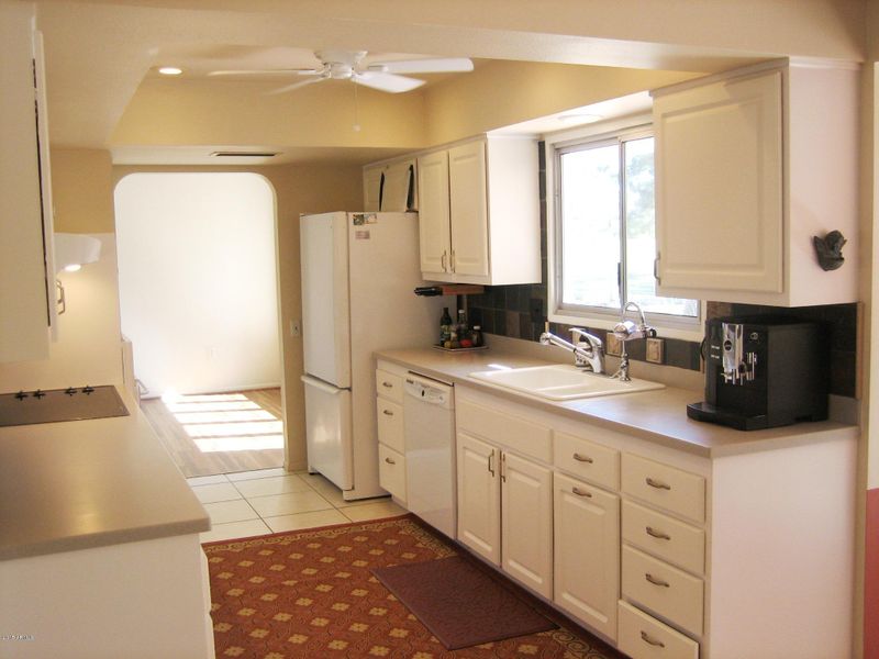 9551 W Country Club Dr, Sun City, AZ 85373