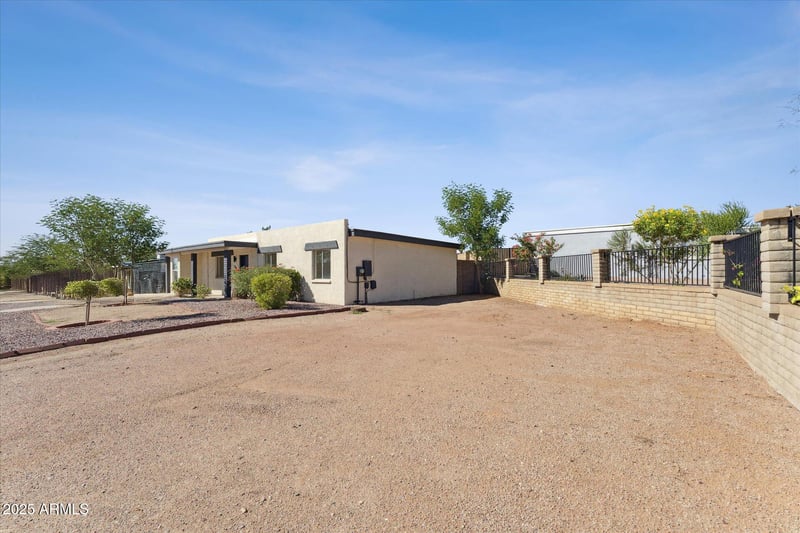 9554 Dallas St, Mesa, AZ 85207