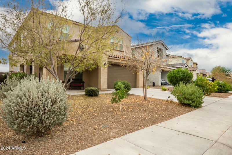 9567 Robin Ln, Peoria, AZ 85383