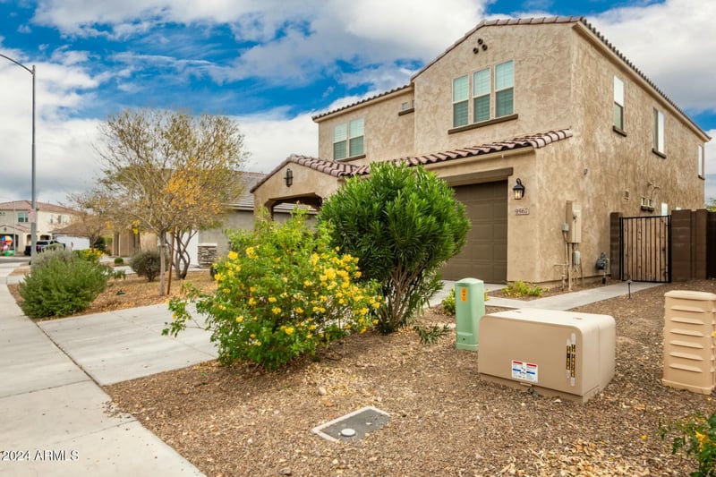 9567 Robin Ln, Peoria, AZ 85383