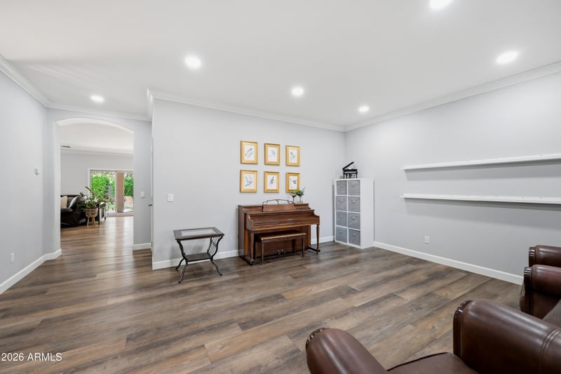 957 Chelsea Dr, San Tan Valley, AZ 85140